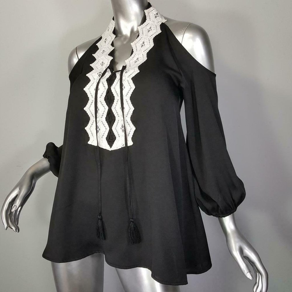 LOVE SCARLETT~SZ S~BLACK OFF WHITE LACE COLD SHOULDER HALTER TOP BLOUSE